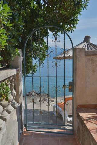 Апартаменты Apartments Palace Mira Mare Тиват Стандартные апартаменты-студио с террасой и видом на море-4